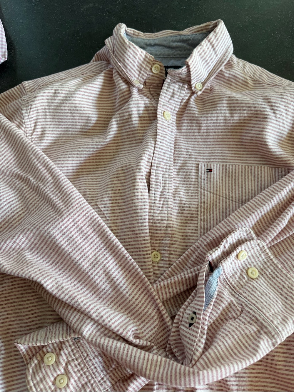 Tommy Hilfiger Men’s Custom Fit Red White Stripe Button Down Shirt Size M